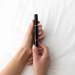 Beyond Volume & Curl Waterproof Mascara, Sort