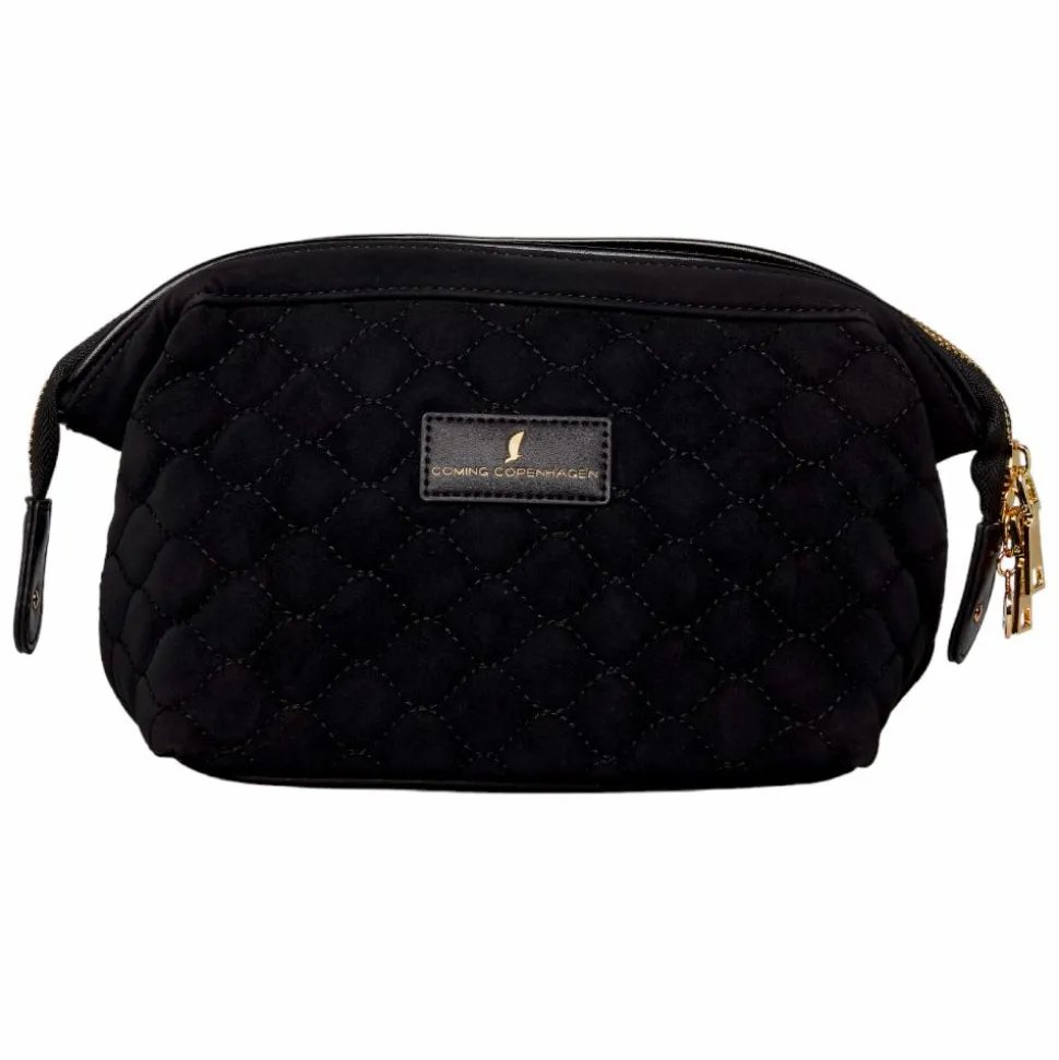 Mia Makeuptaske, Pirate Black